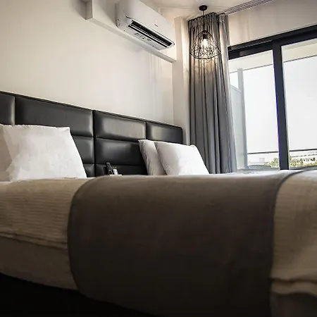 Jimmy's Aparthotel 4*