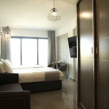 Jimmy's Aparthotel 4*