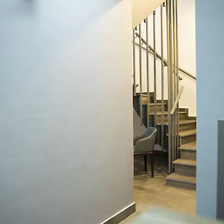 Jimmy's Aparthotel 4*
