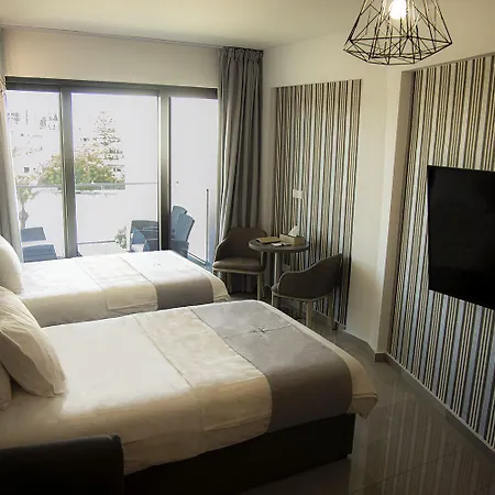 Jimmy's Aparthotel 4*