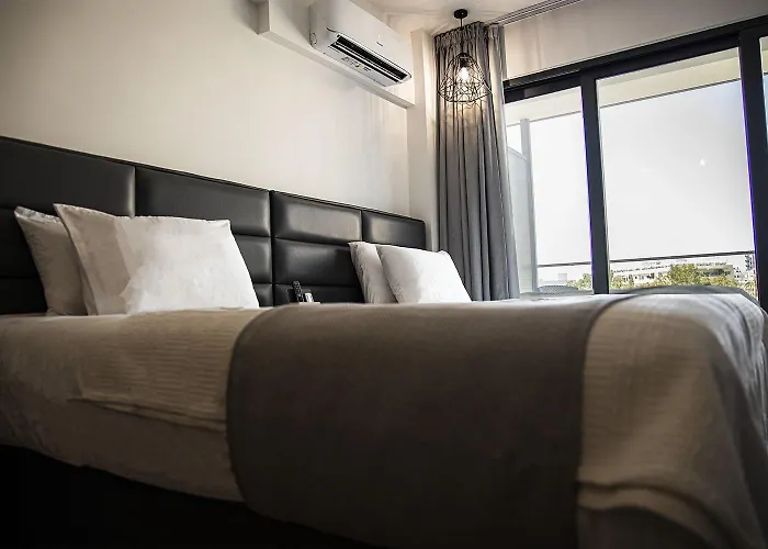 Jimmy's Aparthotel 4*